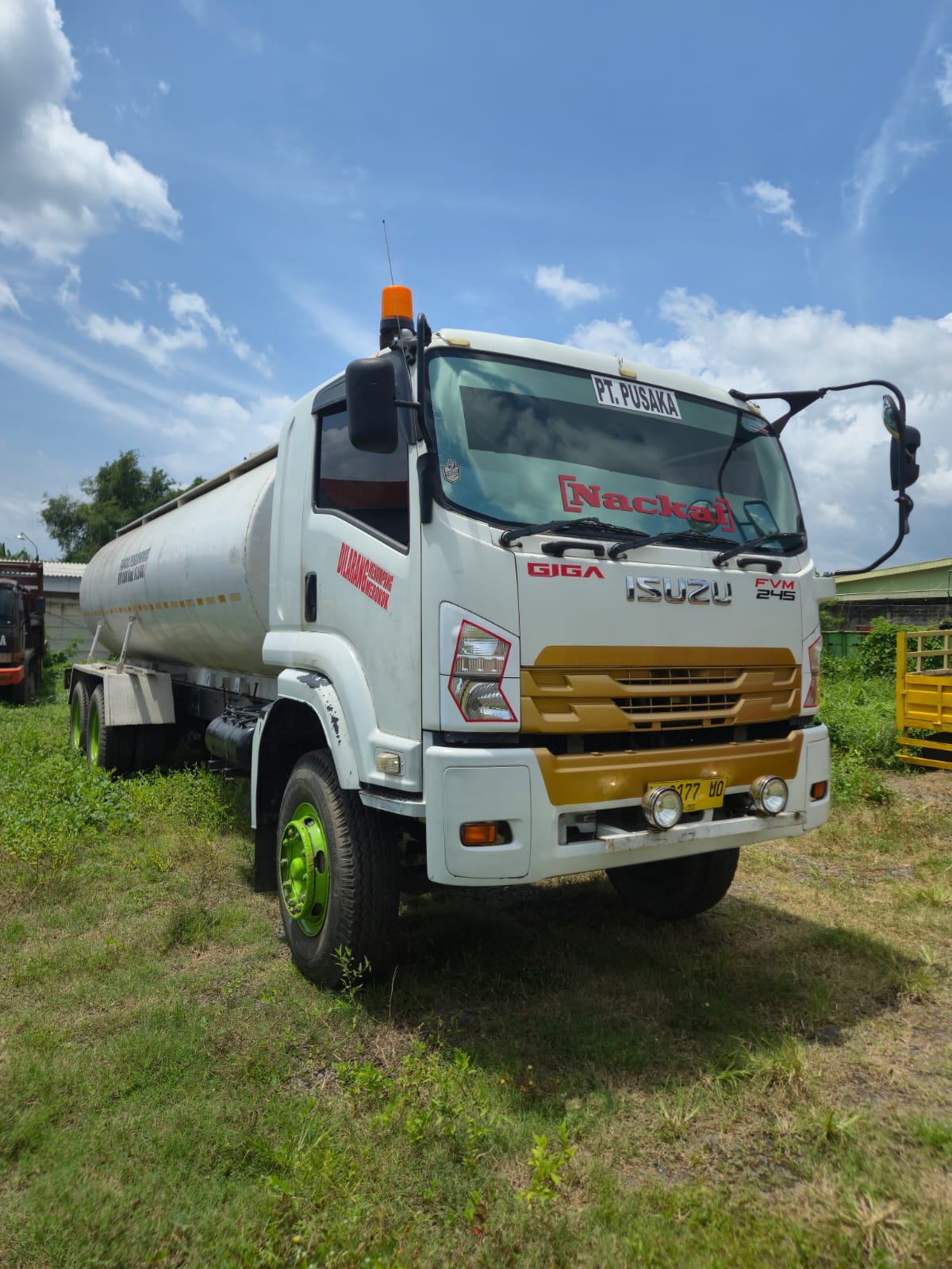 Tangki Isuzu
